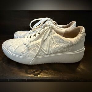 Vionic Kearny Lace Up White Lace Sneakers